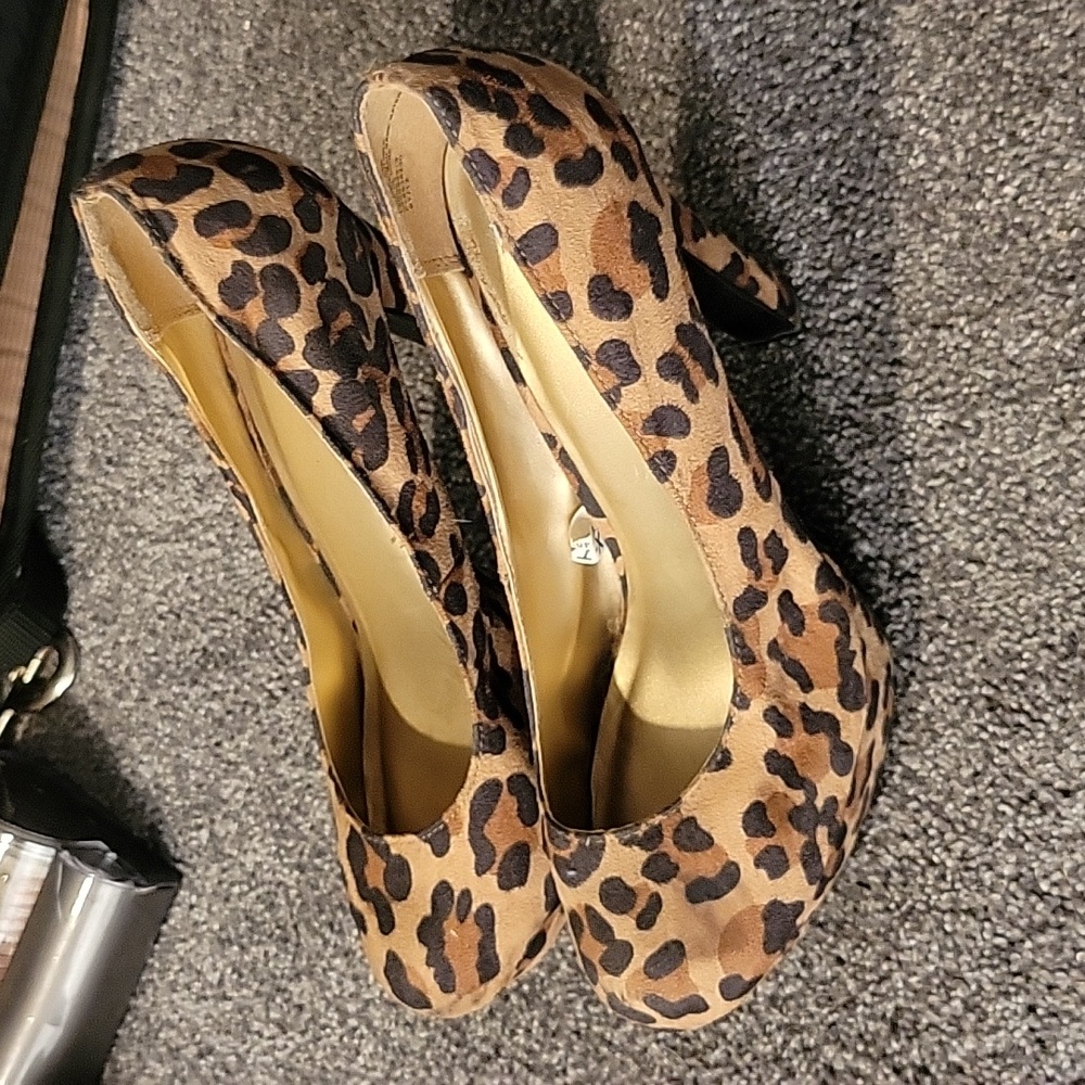 Mossimo cheetah heels size 9 1/2 nwot